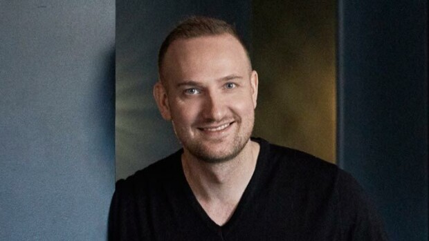 Ura etenee Hollywoodissa! Suomalainen hittikirjailija Max Seeck: Haluan voittaa Oscarin! Max Seeck