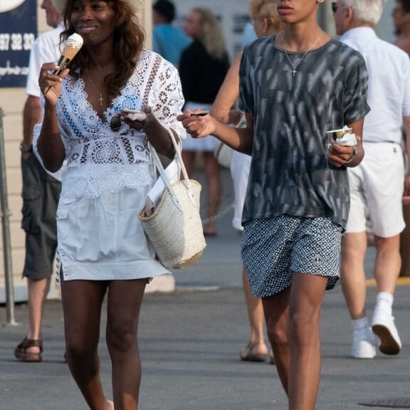 Alexandre kuvattiin toissa kesänä lentoemäntä-äitinsä Nicole Costen kansa Saint-Tropez’ssa. Nyt Alexandre on 17-vuotias. Alexandre kuvattiin toissa kesänä lentoemäntä-äitinsä Nicole Costen kansa Saint-Tropez’ssa. Nyt Alexandre on 17-vuotias.