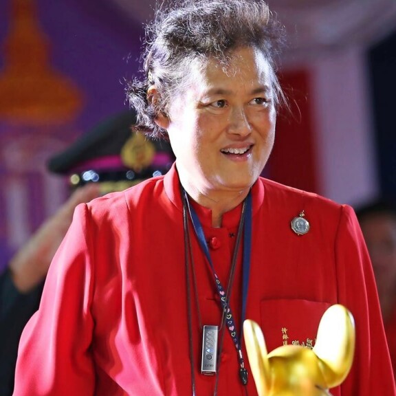 Prinsessa Sirindhorn on thaimaalaisten lempikuninkaallinen. Prinsessa Sirindhorn on thaimaalaisten lempikuninkaallinen.