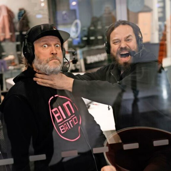 Harri Moisio ja Kim Sainio ovat juontaneet Radio Rockin supersuosittua Korporaatiota kuuden vuoden ajan. Harri Moisio ja Kim Sainio ovat juontaneet Radio Rockin supersuosittua Korporaatiota kuuden vuoden ajan.