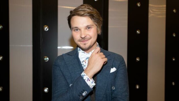 Vaipanvaihtoa kotistudiossa! Roope Salminen nauttii poikkeusaikaisyydestä Roope Salminen