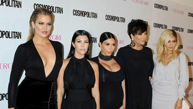 Kohukaunottaret ottivat äkkilähdön aurinkolomalle: Kardashian-Jenner-siskokset julkaisevat nyt toinen toistaan kuumempia bikinikuvia - katso! Khloe Kardashian Kim Kardashian Kylie Jenner Kris Jenner Kourtney Kardashian