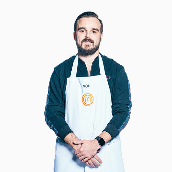 Uusi MasterChef alkaa! VIP-kauden kisailijoina kymmenen julkkista - mukana Teflon Brothersin räppäri, Salkkarit-kasvo ja poliitikko! Jani Voli Tuohimaa