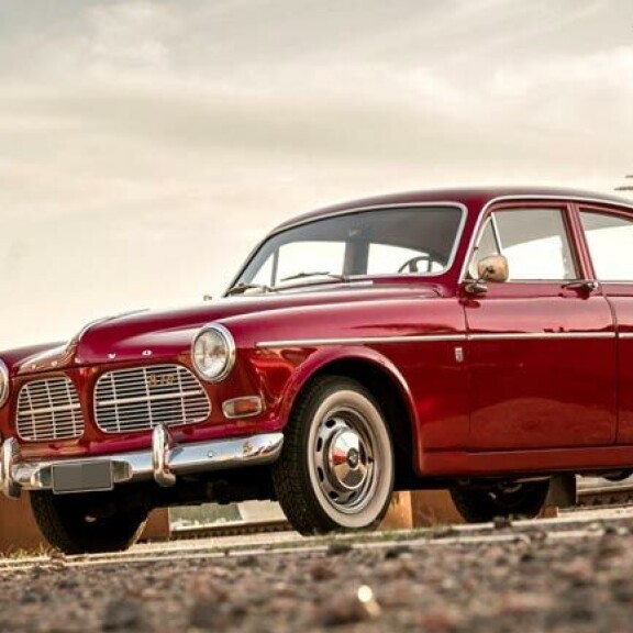 Tangokuninkaan mukaan Volvo Amazon on luotettava kulkupeli, jossa on nautinnollinen ajotuntuma. Tangokuninkaan mukaan Volvo Amazon on luotettava kulkupeli, jossa on nautinnollinen ajotuntuma.