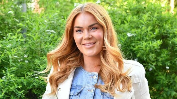 Superupea Rosanna Kulju julkaisi pohdiskelevan päivityksen tulikuuman bikinikuvan kera - Kirsi Alm-Siiralta kannustava kommentti! Rosanna Kulju