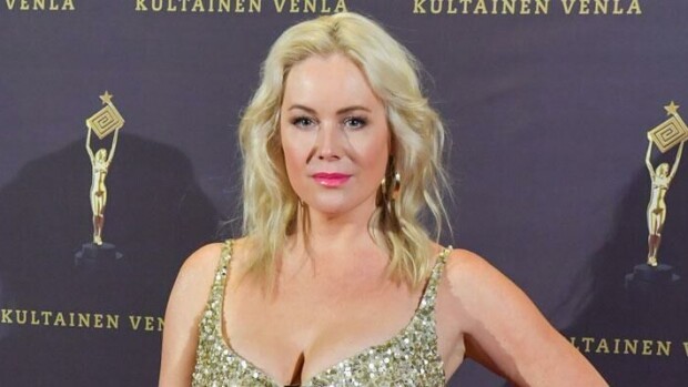 Housuton glamourpommi! Anne Kukkohovi julkaisi kuvan seksikkäästä sunnuntaityylistään - katso kuva! Anne Kukkohovi