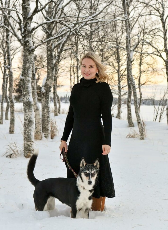 Ennen Sirly saattoi vain nauraa, jos joku oli niin hölmö, että lähetteli hänelle törkeyksiä somessa. Nykyään rouva Ylläsjärvi näkee kuitenkin moisista tempuista punaista ja reagoi niihin välittömästi. Ennen Sirly saattoi vain nauraa, jos joku oli niin hölmö, että lähetteli hänelle törkeyksiä somessa. Nykyään rouva Ylläsjärvi näkee kuitenkin moisista tempuista punaista ja reagoi niihin välittömästi..