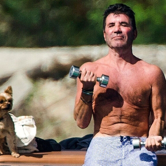 Jenkkitähtien supervartalot ällistyttävät! Jennifer Lopez, 51, ja Simon Cowell, 61, paljastavat omat ponnekkaat kauneuskikkansa! Simon Cowell