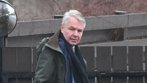 Ulkoministeri Pekka Haavisto törttöili autollaan – poliisitutkinta kohuvideosta! Pekka Haavisto