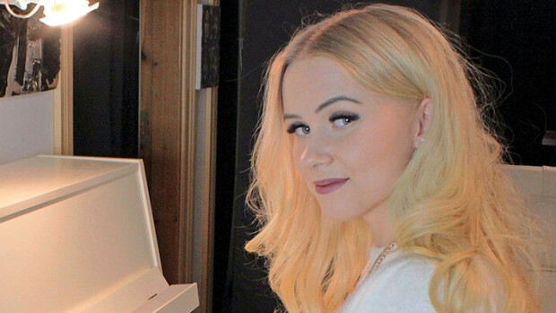 Dannyn kanssa Petri Kokon kotistudiolla viihtynyt Helmi Loukasmäki: ”Pete sanoi, että olen selvästi tosi musikaalinen, ja että laulan hyvin” – katso kuvat! Helmi Loukasmäki