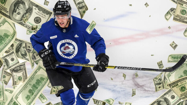 Hirviömäisiä summia! 24-vuotias Mikko Rantanen tienaa NHL:n viidenneksi kovinta liksaa – näin tuhtia tiliä suomalaispelaajat tahkoavat tarunhohtoisessa! Mikko Rantanen.