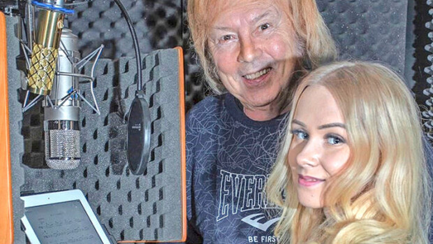 Danny hullaantui täysin! Helmi Loukasmäki yllätti laulutaidoillaan studiolla – katso! Danny ja Helmi