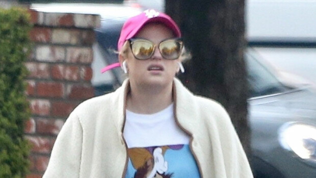 Näyttelijä kidnapattiin Afrikassa! Rebel Wilson paljasti elämänsä pelottavimman kokemuksen – kimppuun hyökättiin aseella uhaten rebel wilson