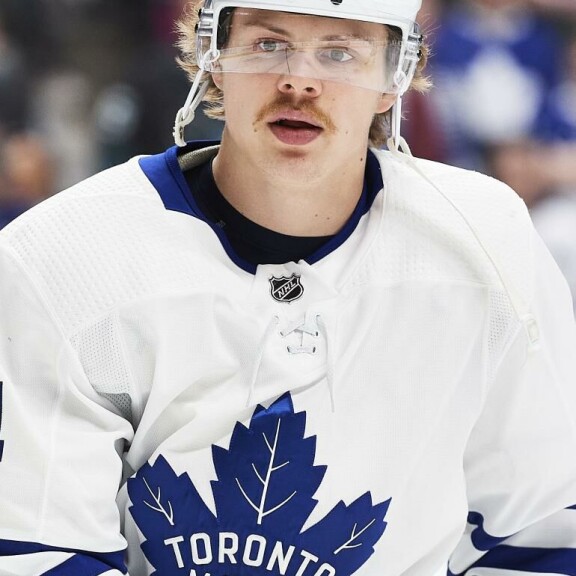 Viimeiset viisi kautta Toronto Maple Leafsia edustanut Kasperi Kapanen on jälleen Pittsburgh Penguinsin mies. Kuopiolaiselle on luvassa isoa tonttia teräskaupunkilaisten kokoonpanossa. Viimeiset viisi kautta Toronto Maple Leafsia edustanut Kasperi Kapanen on jälleen Pittsburgh Penguinsin mies. Kuopiolaiselle on luvassa isoa tonttia teräskaupunkilaisten kokoonpanossa.