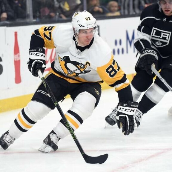 Kasperi Kapaselle on kaavailtu alustavaa pelipaikkaa Penguins-kippari Sidney Crosbyn rinnalta. Vitjan toisessa laidassa viilettää Jake Guentzel. Kasperi Kapaselle on kaavailtu alustavaa pelipaikkaa Penguins-kippari Sidney Crosbyn rinnalta. Vitjan toisessa laidassa viilettää Jake Guentzel.