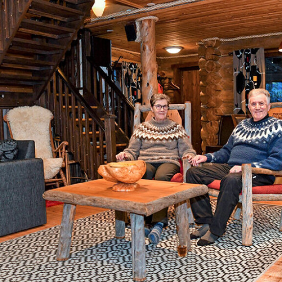 Suomen kuuluisin piilopirtti! Seiska esittelee Pertti Pasasen legendaarisen Mesopotamian Pallastunturin kupeessa – ”Spede kirjoitti täällä kaikki Uuno Turhapuro -elokuvansa” kyösti