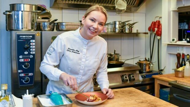 Televisiosta tuttu kokkikaunotar Sirly Ylläsjärvi löysi Lapista unelmiensa miehen – ”Rakastuin Aleksiin ensisilmäyksellä” Sirly Ylläsjärvi
