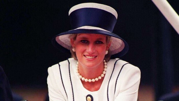 Kultainen leikkaus paljastaa! Kuuluisa kirurgi laittoi kuninkaalliset kauneusjärjestykseen: prinsessa Diana vei voiton! Prinsessa Diana