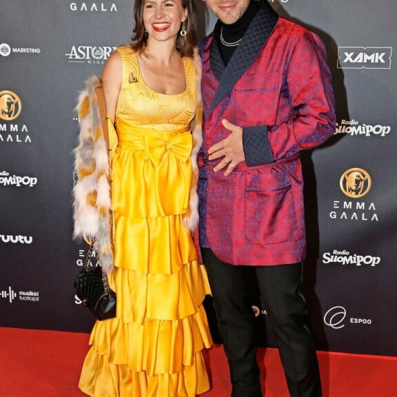 Viikon Kääk!-juorut: Putous-tähdet Joonas Nordman ja Pilvi Hämäläinen nauttivat pitkän illallisen yhdessä! Maria ja Reino Nordin