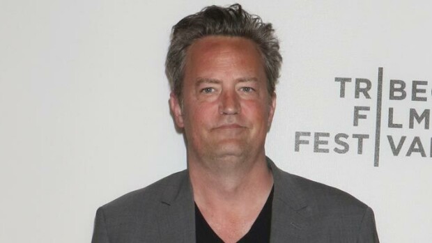 Matthew Perry kihlasi 22 vuotta nuoremman Molly-kultansa – rakkaus raitisti Frendit-tähden! Matthew Perry