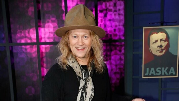 Jukka Hildén juoksutti laskua! Duudsonit-tähti poukkoili ravintolassa kassan ja pöydän välillä! Jukka Hilden