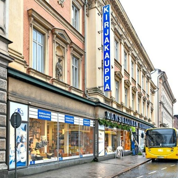 Aurinkokuningas esittelee valtakuntansa: Juhani Tamminen vie Seiskan Turkuun – ”Näillä maileilla ei viitsi eksyä räkälöihin” Kirjakauppa