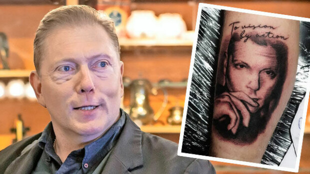 Nyt on raju: Niko tatuoi Vesa Keskisen naaman ihoonsa - tältä näyttää lopputulos! Vesakin häkeltyi: 'Kunnioitan!' Vesa Keskinen
