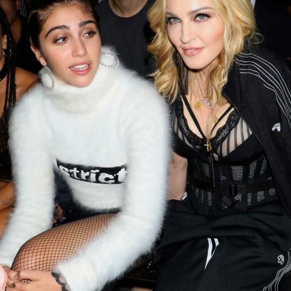 Lourdes eli Lola on Madonnan kuudesta lapsesta vanhin. Lourdes eli Lola on Madonnan kuudesta lapsesta vanhin.