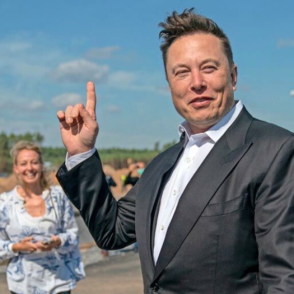 Tesla-miljonääri Elon Musk joutui antamaan periksi – lisääntyneet maailmantähdet suosivat erikoisia nimiä jälkikasvulleen Elon Musk