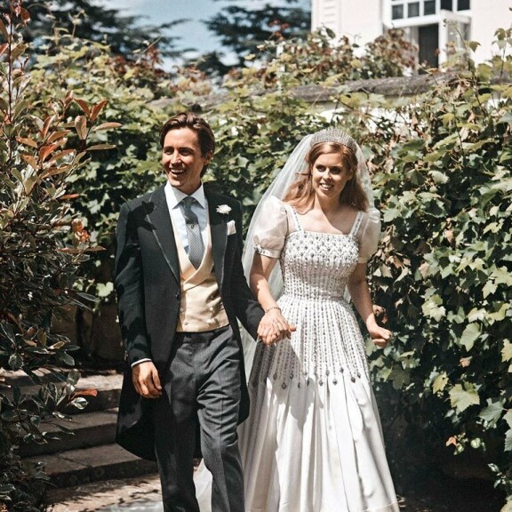 Koronavuoden häissä nähtiin yllättäviä ratkaisuja: Bikinikaunottaren kanssa naimisiin mennyt Dennis Quaid kyllästyi odottamaan, Pamela Andersonilla todellinen pikaero Beatrice