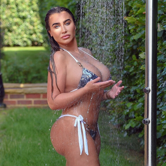 Daisarijösses ja peppuvau! Tosi-tv-seksipommi Lauren Goodgerin kuumat suihkukuvat eivät jätä ketään kylmäksi - katso itse! 8
