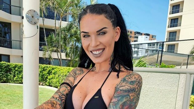 Upeat bikinikuvat Seiskassa! Australiassa asuva suomalaiskaunotar Sini Ariell paljastaa: Minut nähdään tv-ruudussa! Sini Ariell