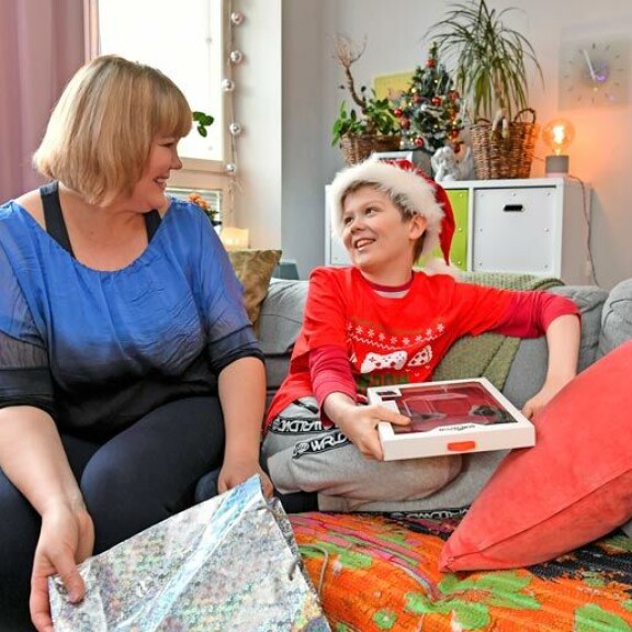 Omaishoitajuuden ja oman mielenterveyskuntoutuksensa ohessa Sanna viimeistelee helmikuussa ilmestyvän Tinder-päiväkirjansa kakkososaa. Omaishoitajuuden ja oman mielenterveyskuntoutuksensa ohessa Sanna viimeistelee helmikuussa ilmestyvän Tinder-päiväkirjansa kakkososaa.