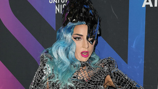 Oho, Lady Gaga yllättää topless-kuvalla: sensuelli poseeraus herättää huomiota - katso! Lady gaga