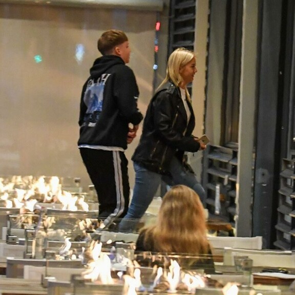 Räppäri William ja somekaunotar Sonja Aiello vahvistivat seurustelunsa romanttisilla poseerauksilla - muistatko nämä suhteen paljastaneet paparazzikuvat? Paparazzikuva