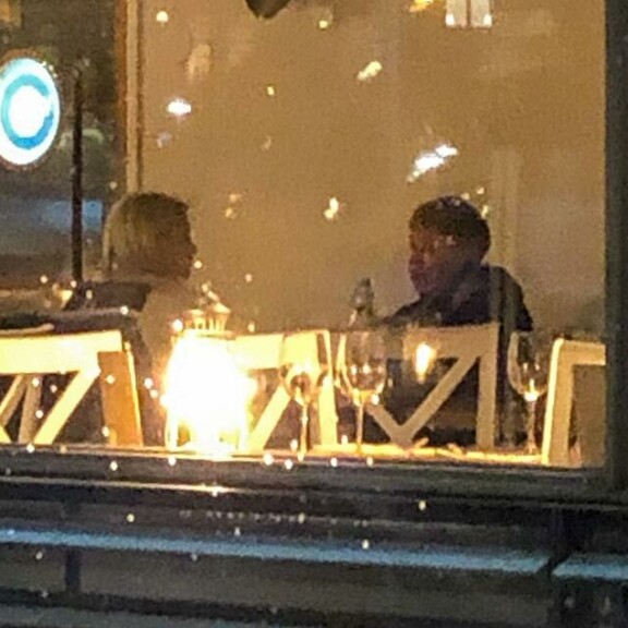 Räppäri William ja somekaunotar Sonja Aiello vahvistivat seurustelunsa romanttisilla poseerauksilla - muistatko nämä suhteen paljastaneet paparazzikuvat? paparazzikuva
