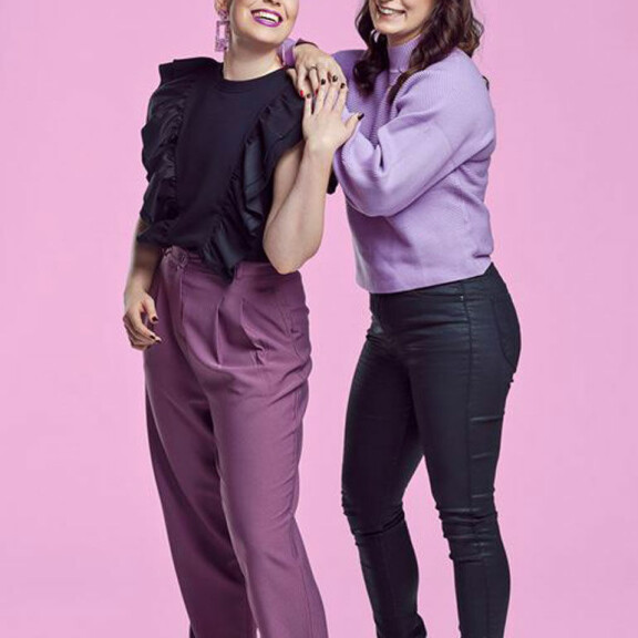 Me Naiset Radion juontajat Alina Kangasluoma ja Ida-Liina Huurtela. me naiset radio