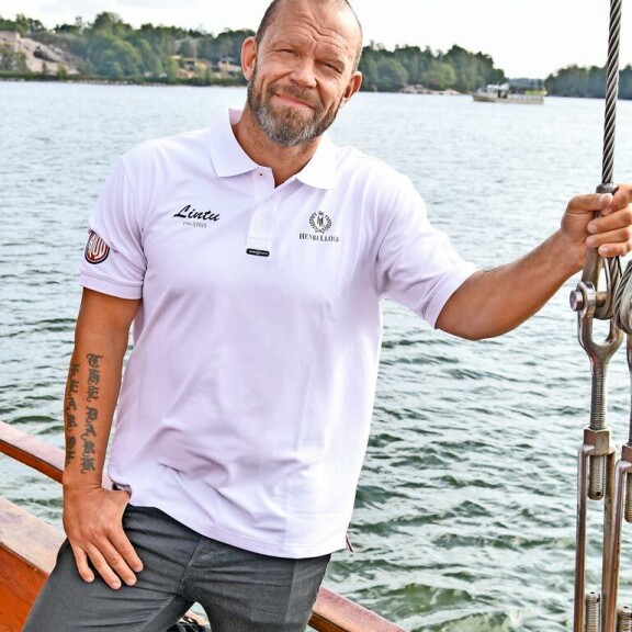 Jere on ollut vuosia ulosottoviraston asiakas. Jere on ollut vuosia ulosottoviraston asiakas.