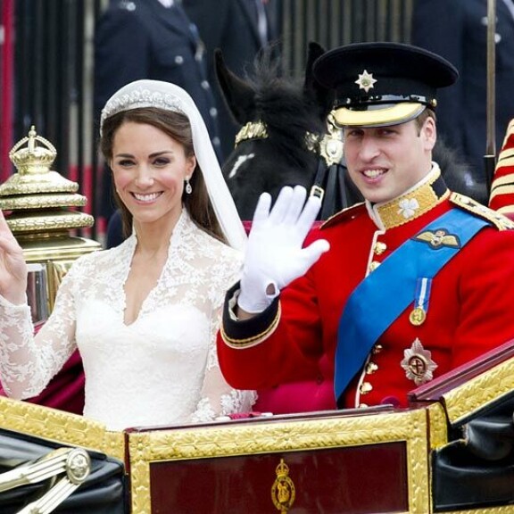 William ja Catherine avioituivat huhtikuussa 2011. Heidän hääkuvansa varastettiin hovista. William ja Catherine avioituivat huhtikuussa 2011. Heidän hääkuvansa varastettiin hovista.