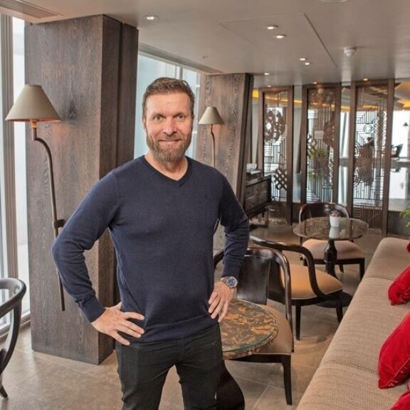 Kanarialta tavoitettu näyttelijä Pasi Remsu yllättyi toimittajan soitosta. Kanarialta tavoitettu näyttelijä Pasi Remsu yllättyi toimittajan soitosta.