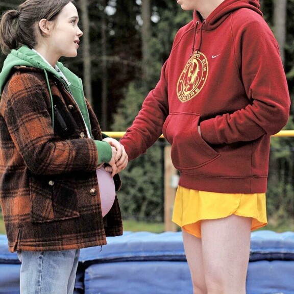 Elliot näytteli Juno-elokuvassa pääosaa ja sai Oscar-ehdokkuuden roolistaan vuonna 2007. Elliot näytteli Juno-elokuvassa pääosaa ja sai Oscar-ehdokkuuden roolistaan vuonna 2007.