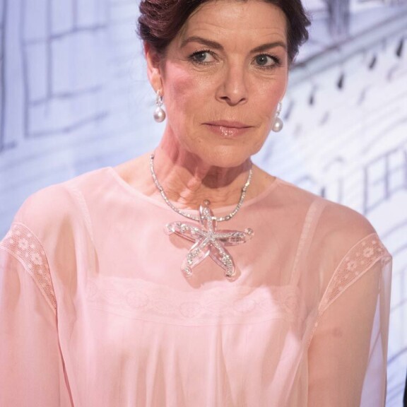 Caroline yritti kesällä lähestyä nimellistä aviomiestään, mutta koki täystyrmäyksen. Caroline yritti kesällä lähestyä nimellistä aviomiestään, mutta koki täystyrmäyksen.