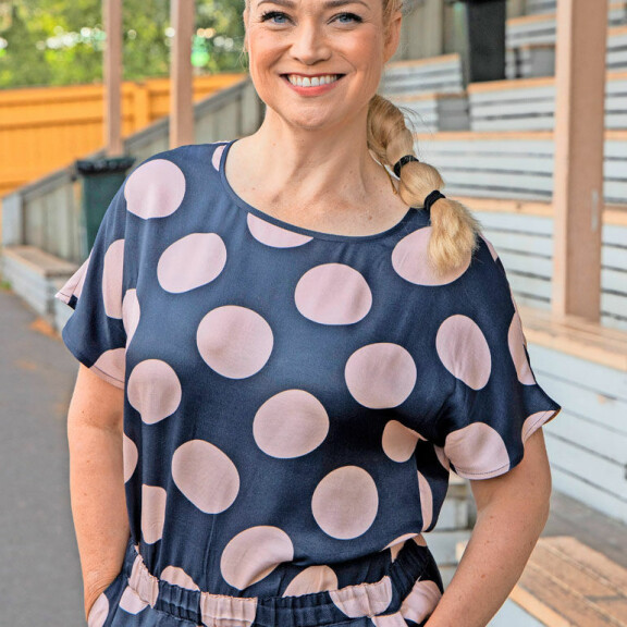 Pippa Laukka luotsaa Olet mitä syöt -ohjelmaa. Pippa Laukka