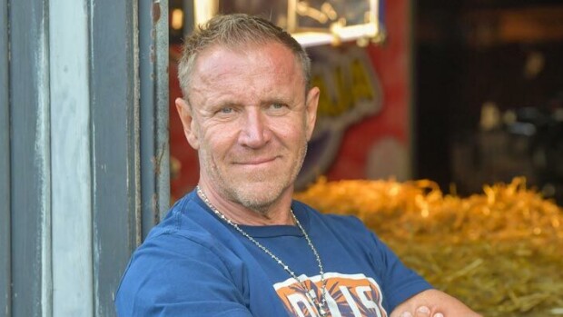 Renny Harlinin piilopirtti paljastui – sähkötön saarimökki Haminassa! Renny Harlin