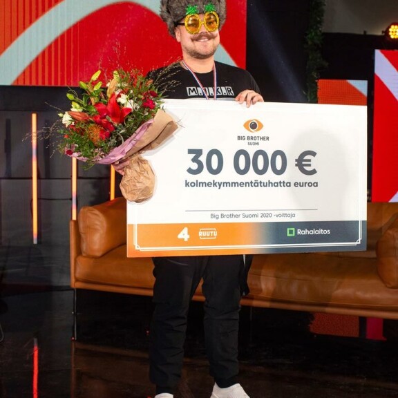 – En aio hankkia mitään turhaa materiaa. Potti kasvoi 30 000 eurosta vielä 1 500 eurolla Joelin voitettua myös yhden viikkotehtävän. – En aio hankkia mitään turhaa materiaa. Potti kasvoi 30 000 eurosta vielä 1 500 eurolla Joelin voitettua myös yhden viikkotehtävän.
