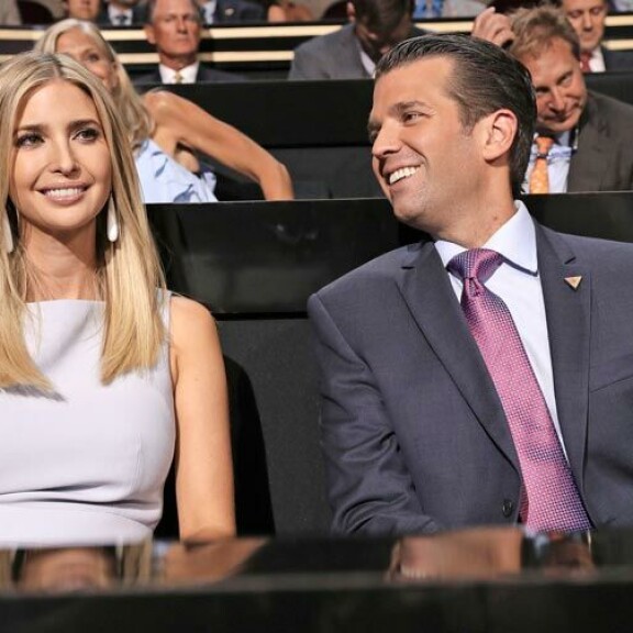 Ivankan ja Donald Juniorin on veikkailtu pyrkivän politiikkaan. Myös isi-Donaldin uskotaan asettuvan uudestaan ehdolle seuraavissa presidentinvaaleissa. Ivankan ja Donald Juniorin on veikkailtu pyrkivän politiikkaan. Myös isi-Donaldin uskotaan asettuvan uudestaan ehdolle seuraavissa presidentinvaaleissa.