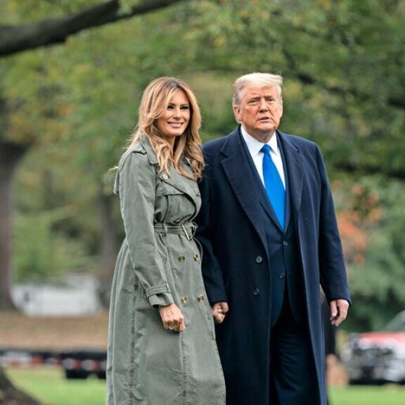 Vaalitappion selvittyä Melania edusti uudistuneessa hiustyylissä miehensä rinnalla aurinkoisesti hymyillen. Vaalitappion selvittyä Melania edusti uudistuneessa hiustyylissä miehensä rinnalla aurinkoisesti hymyillen.