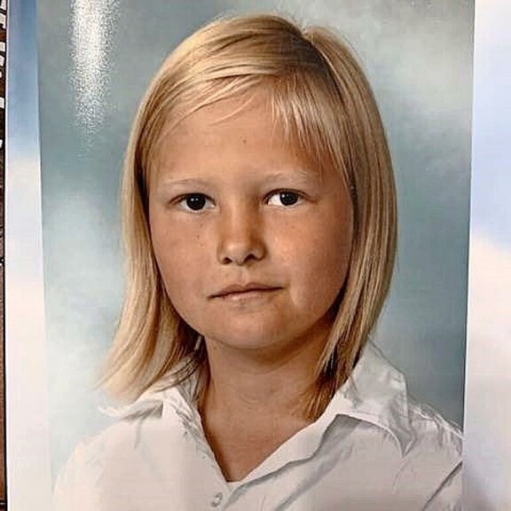 Lapsuudenkoti Jyväskylässä on Ellalle mieluisa paikka. – Tykkään tervehtiä siellä ystäviä, perhettä ja lemmikkejä, mutta en enää asuisi siellä. Helsingistä on tullut minun kotini. Lapsuudenkoti Jyväskylässä on Ellalle mieluisa paikka. – Tykkään tervehtiä siellä ystäviä, perhettä ja lemmikkejä, mutta en enää asuisi siellä. Helsingistä on tullut minun kotini.