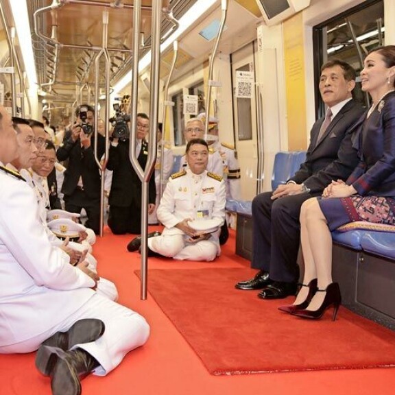 Metroajelun tarkoitus oli vähentää kansalaisten kritiikkiä. Metroajelun tarkoitus oli vähentää kansalaisten kritiikkiä.