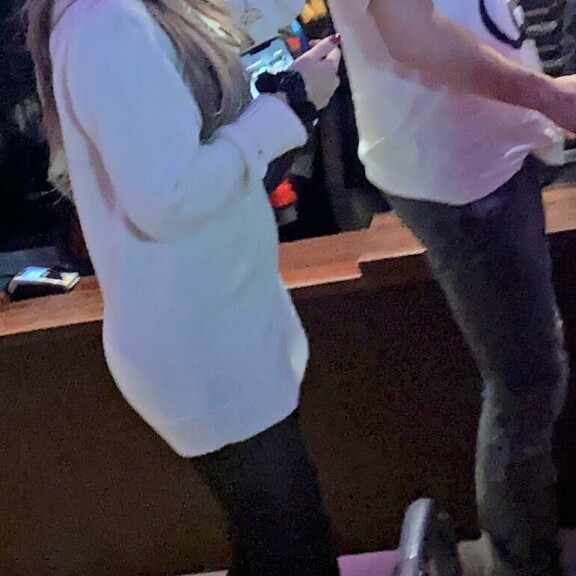 Stefu viihtyi Levilläkin tapansa mukaan karaokeravintolassa. Hän tarttui mikkiin useita kertoja. Stefu viihtyi Levilläkin tapansa mukaan karaokeravintolassa. Hän tarttui mikkiin useita kertoja.